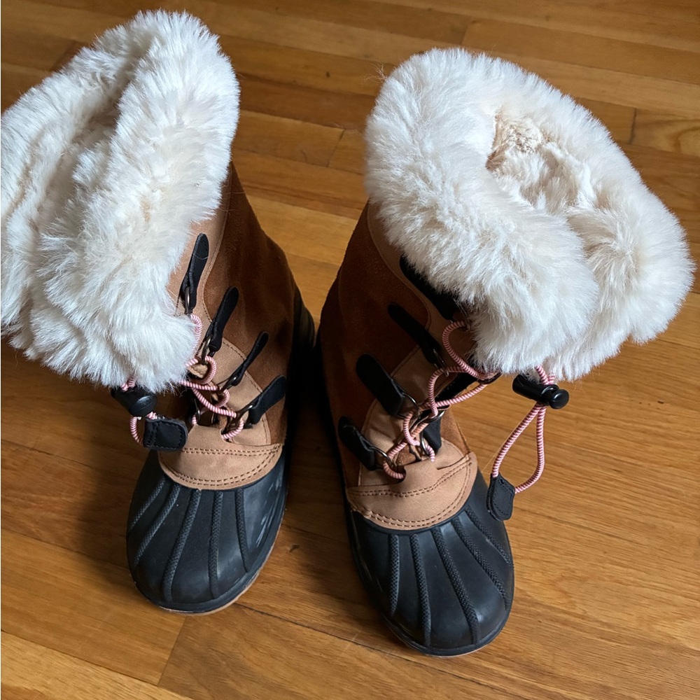 Cat & Jack Tan and Black Kids Snow Boots
